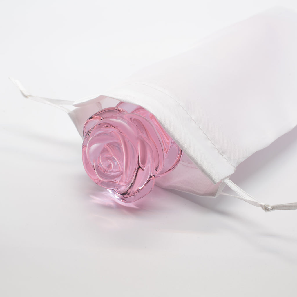 Enameled glass rose-shaped stopper with beads