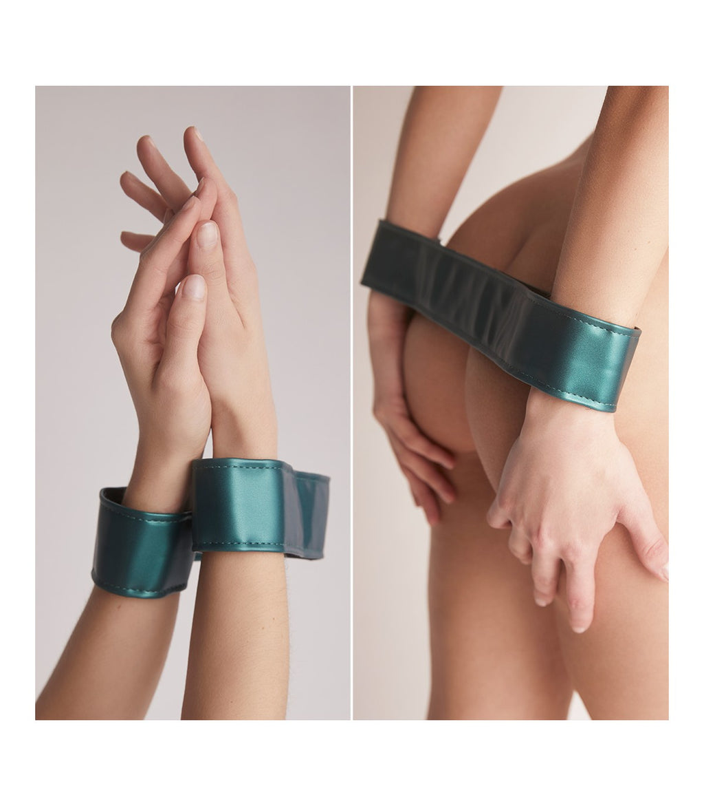FAUX LEATHER HARNESS CURIOUS - METALLIC GREEN