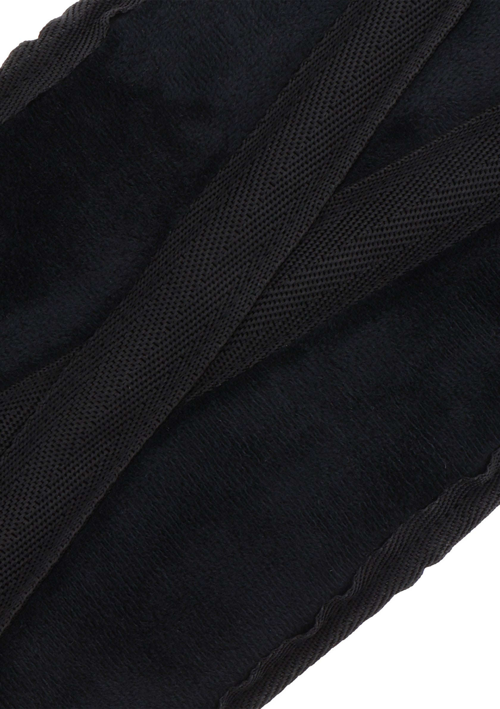 Black puppy-style strap