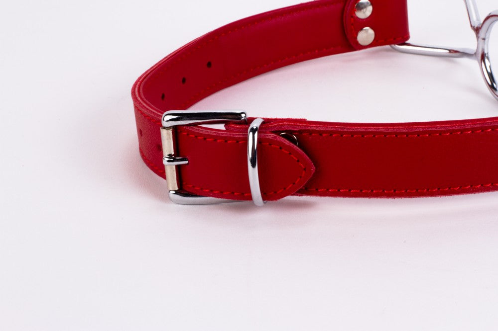 Soft calfskin upper and lambskin lining with a red stainless steel mouthpiece