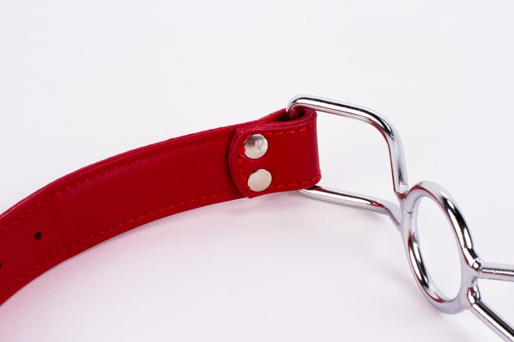 Soft calfskin upper and lambskin lining with a red stainless steel mouthpiece