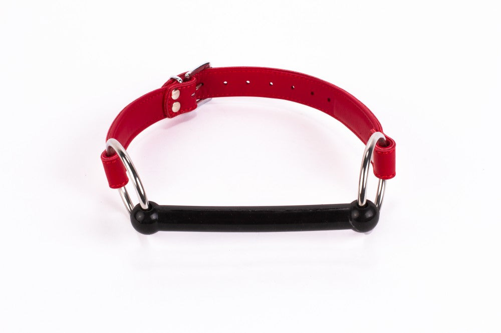 Soft calf leather upper and lambskin padding with red silicone mouthpiece