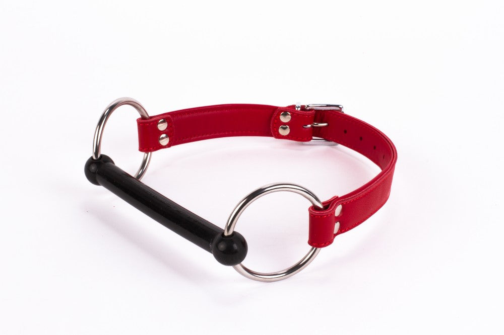Soft calf leather upper and lambskin padding with red silicone mouthpiece