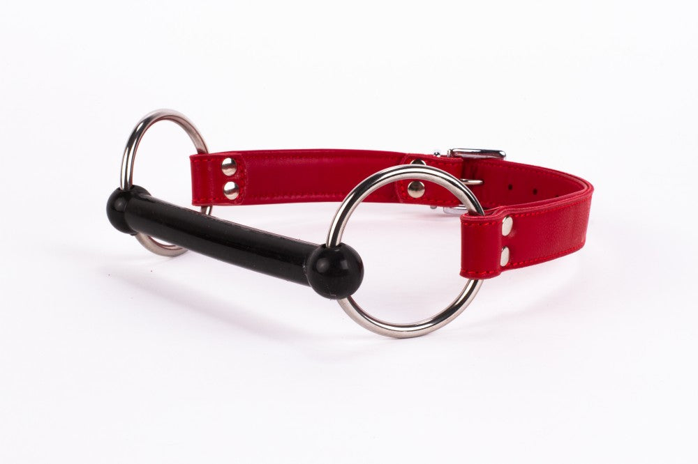 Soft calf leather upper and lambskin padding with red silicone mouthpiece