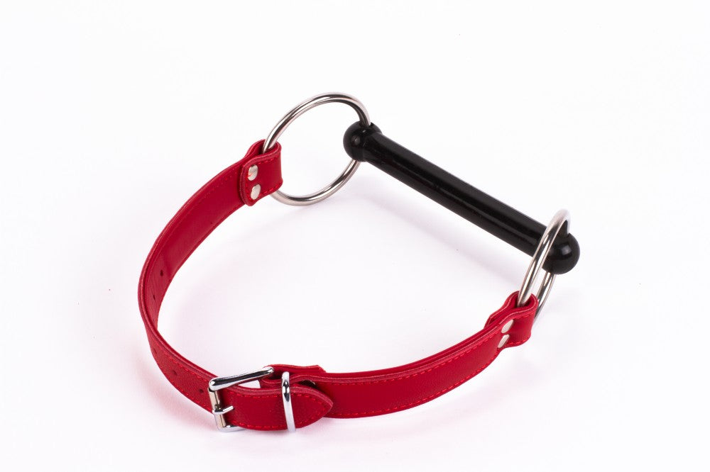 Soft calf leather upper and lambskin padding with red silicone mouthpiece