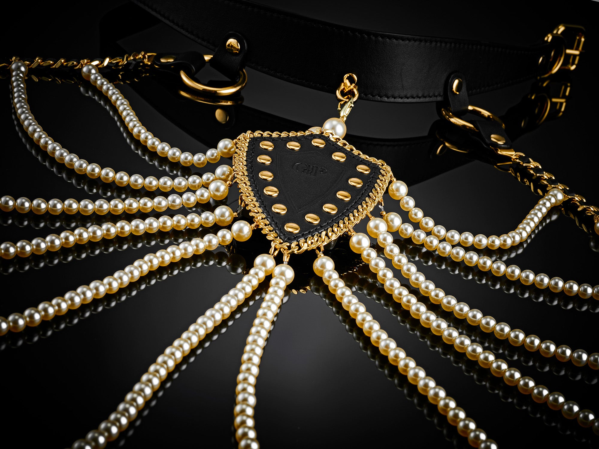 GUILTY PLEASURE PEARL NECKLACE