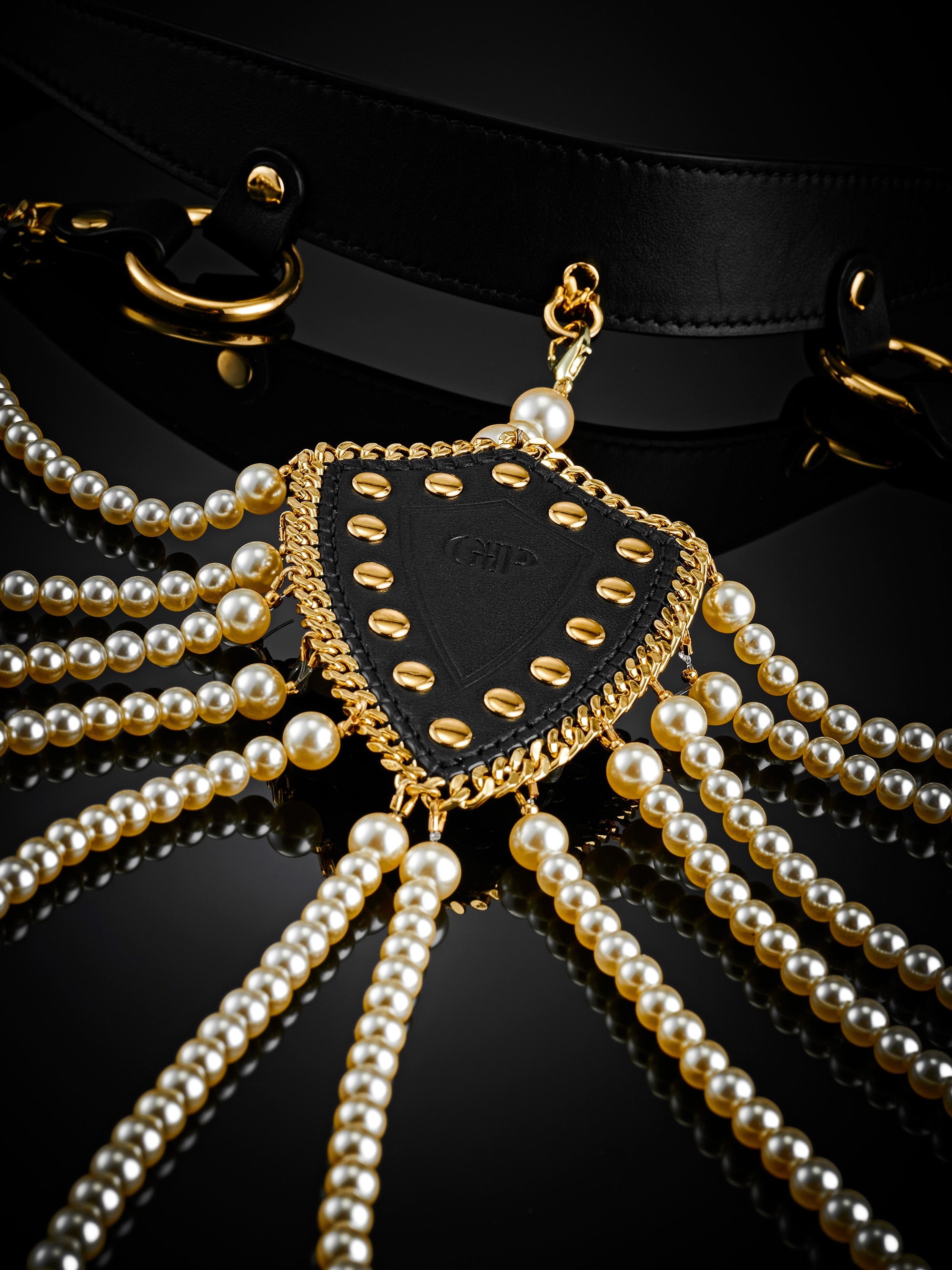 GUILTY PLEASURE PEARL NECKLACE