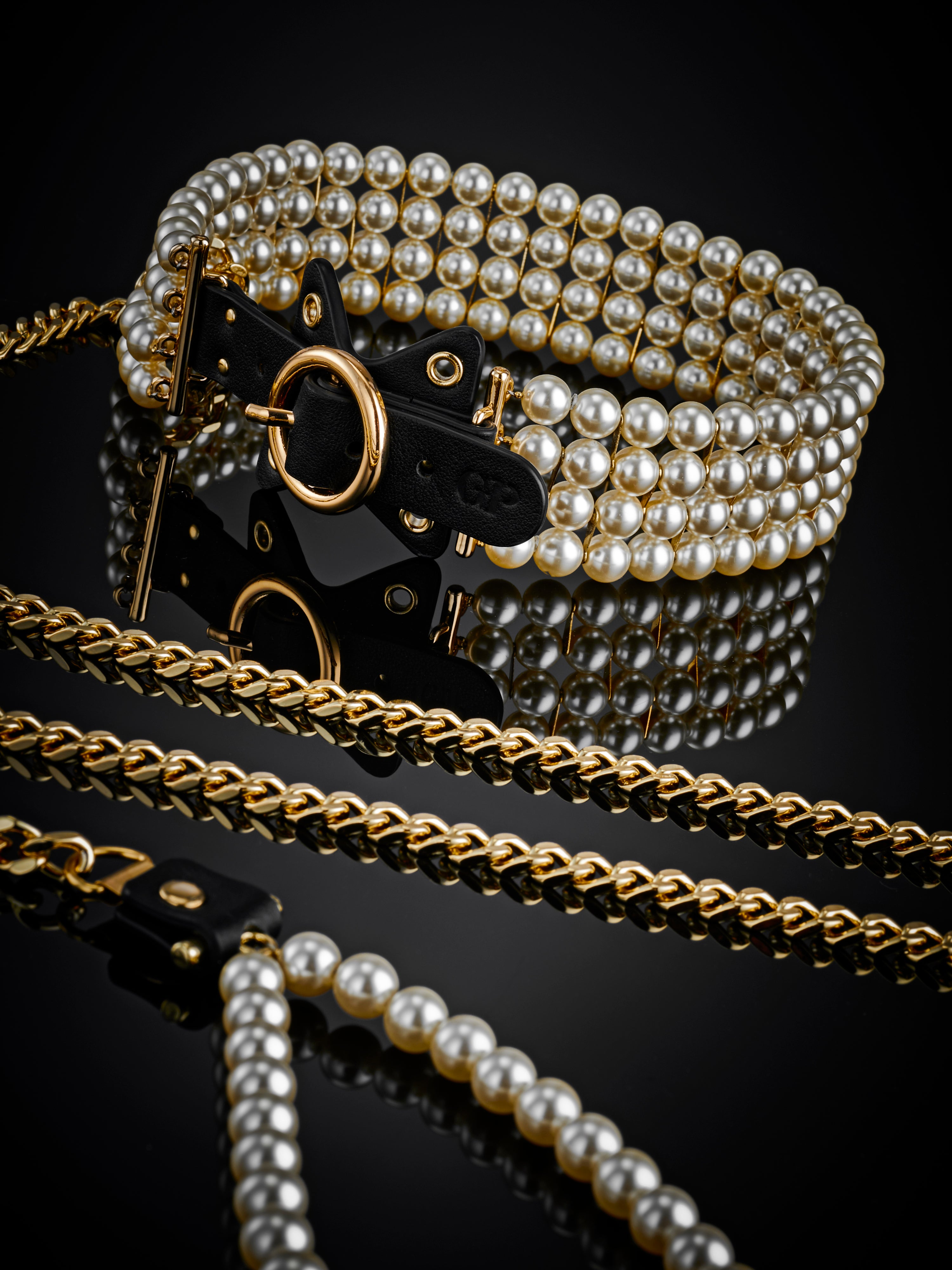 GUILTY PLEASURE GLOW-IN-THE-DARK PEARL LEASH AND COLLAR